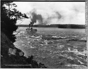Le vapeur « Algerian » franchissant les rapides de Long Sault, Ont., vers 1890 Le vapeur « Algerian » franchissant les rapides de Long Sault, Ont., vers 1890